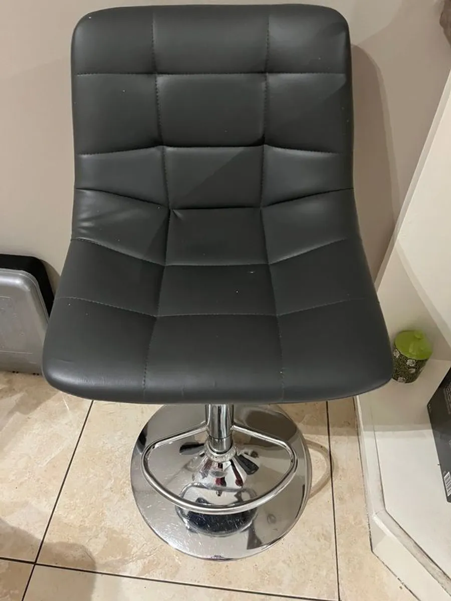 2x kitchen bar stools excellent condition - Image 4