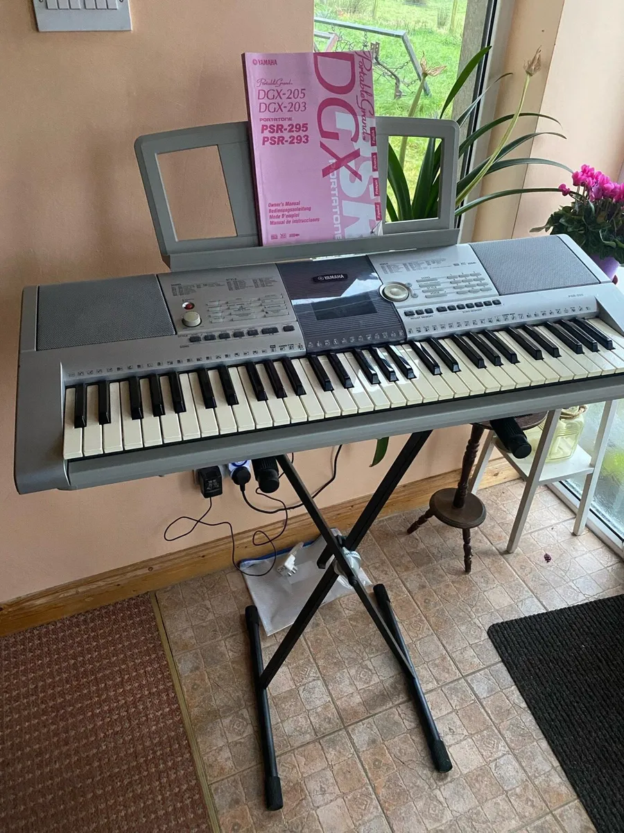 Electric keyboard - Image 1