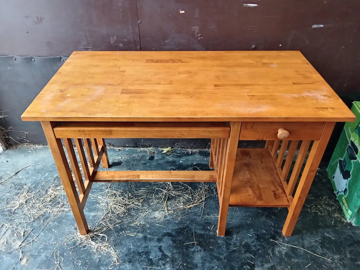 Study desk - Image 1