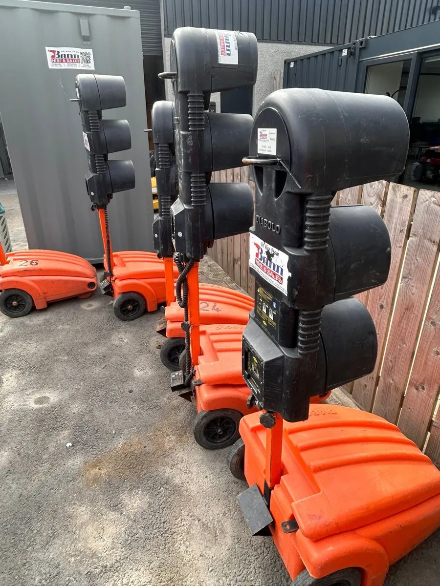 Diablo Portable Traffic Lights - Image 1