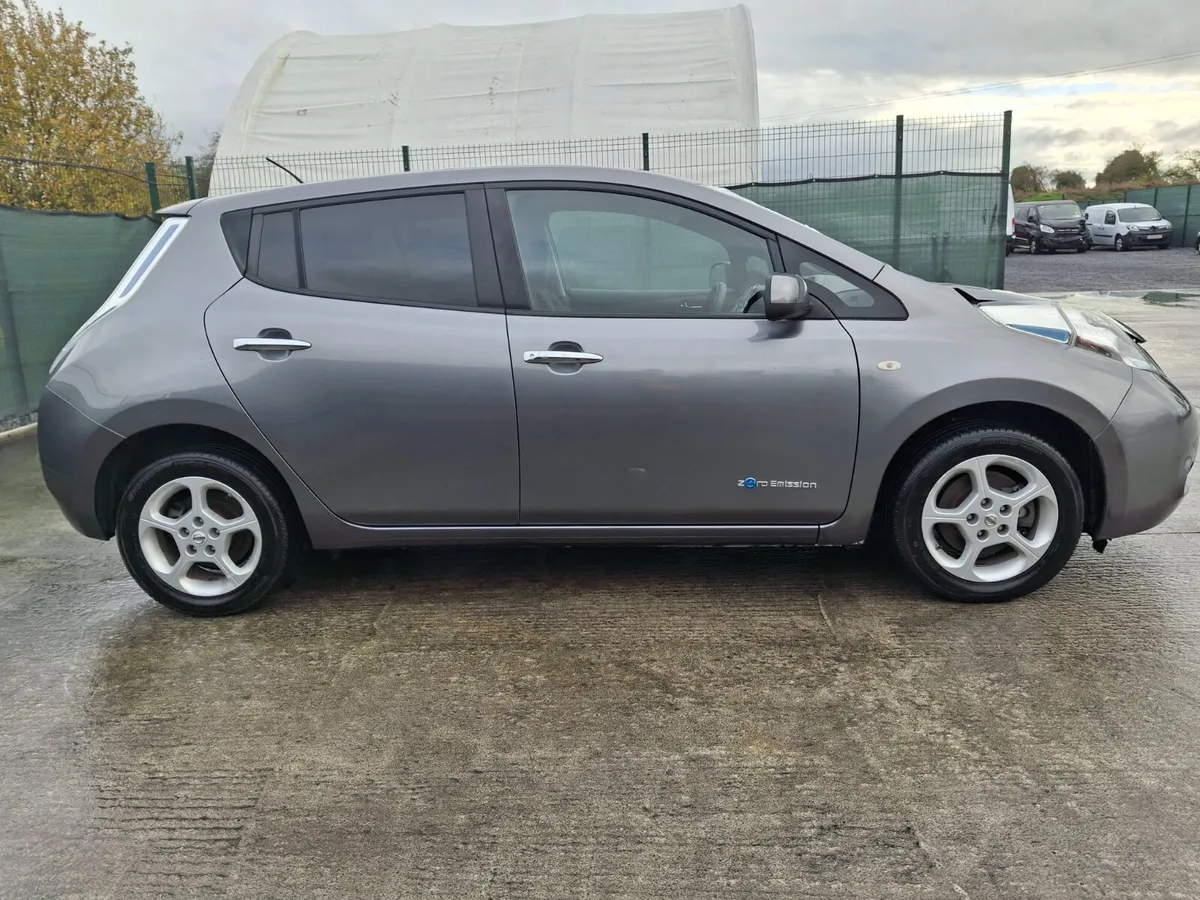 2015 Nissan Leaf EV Light Damage - Image 4