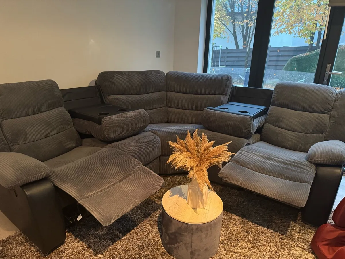 Recliner corner sofa with 2 drink holders - Image 1
