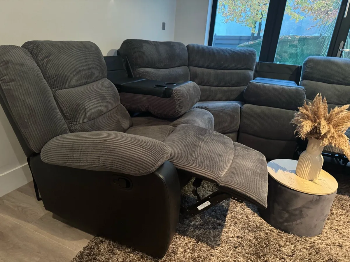 Recliner corner sofa with 2 drink holders - Image 2