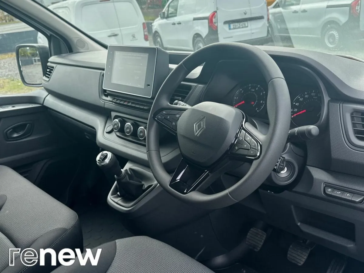 Renault Trafic LWB Start 130 - Image 3
