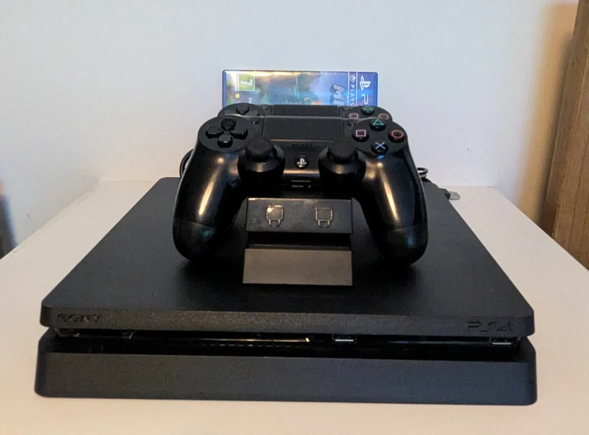 PS4 Slim - Image 2