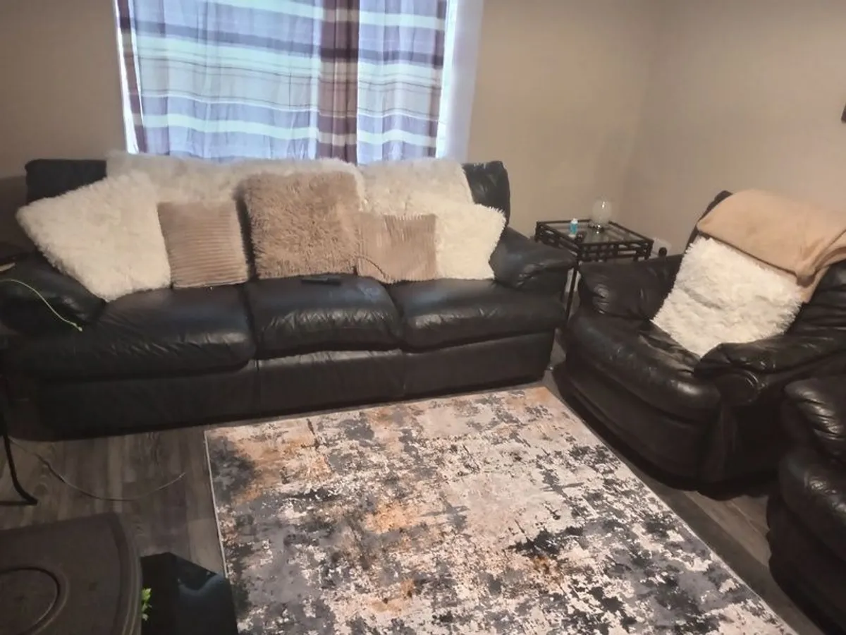 3 piece leather suite - Image 1