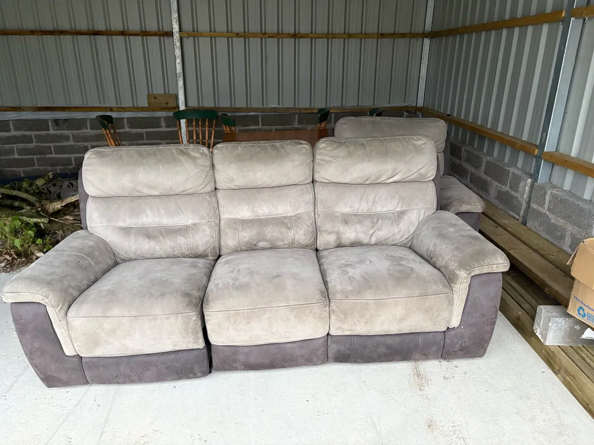 3 seater recliner sofa and 1 recliner armchair - Image 1