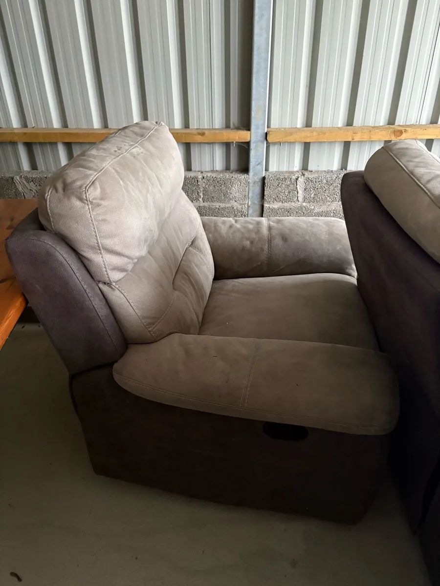 3 seater recliner sofa and 1 recliner armchair - Image 2
