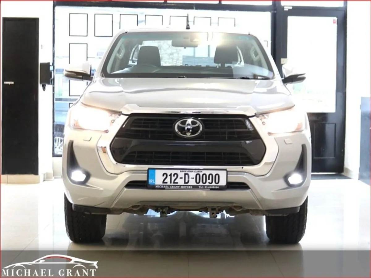 Toyota HiLux Icon Dcab 4WD 4DR Crew CAB Pick UP T - Image 2