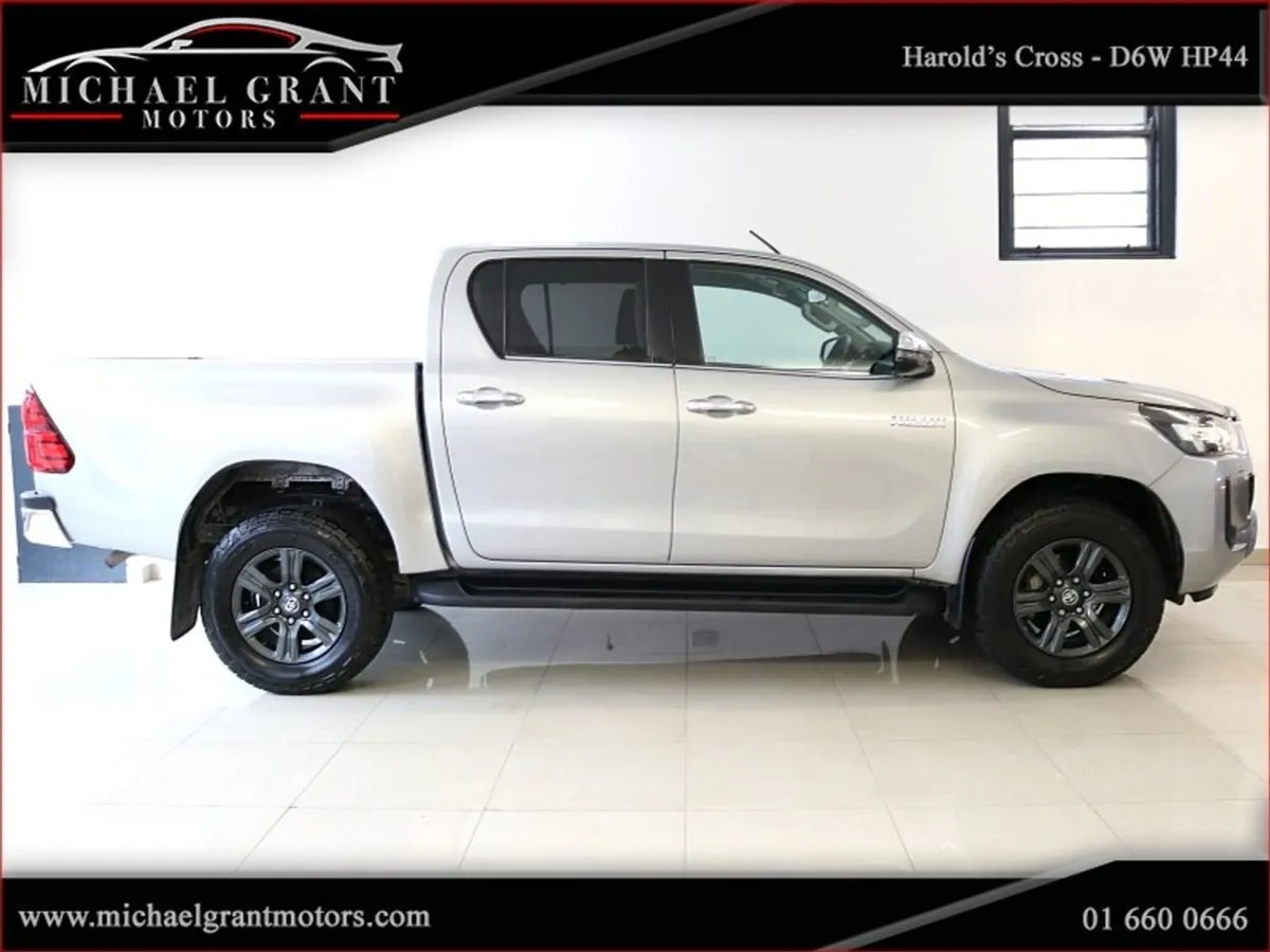 Toyota HiLux Icon Dcab 4WD 4DR Crew CAB Pick UP T - Image 4