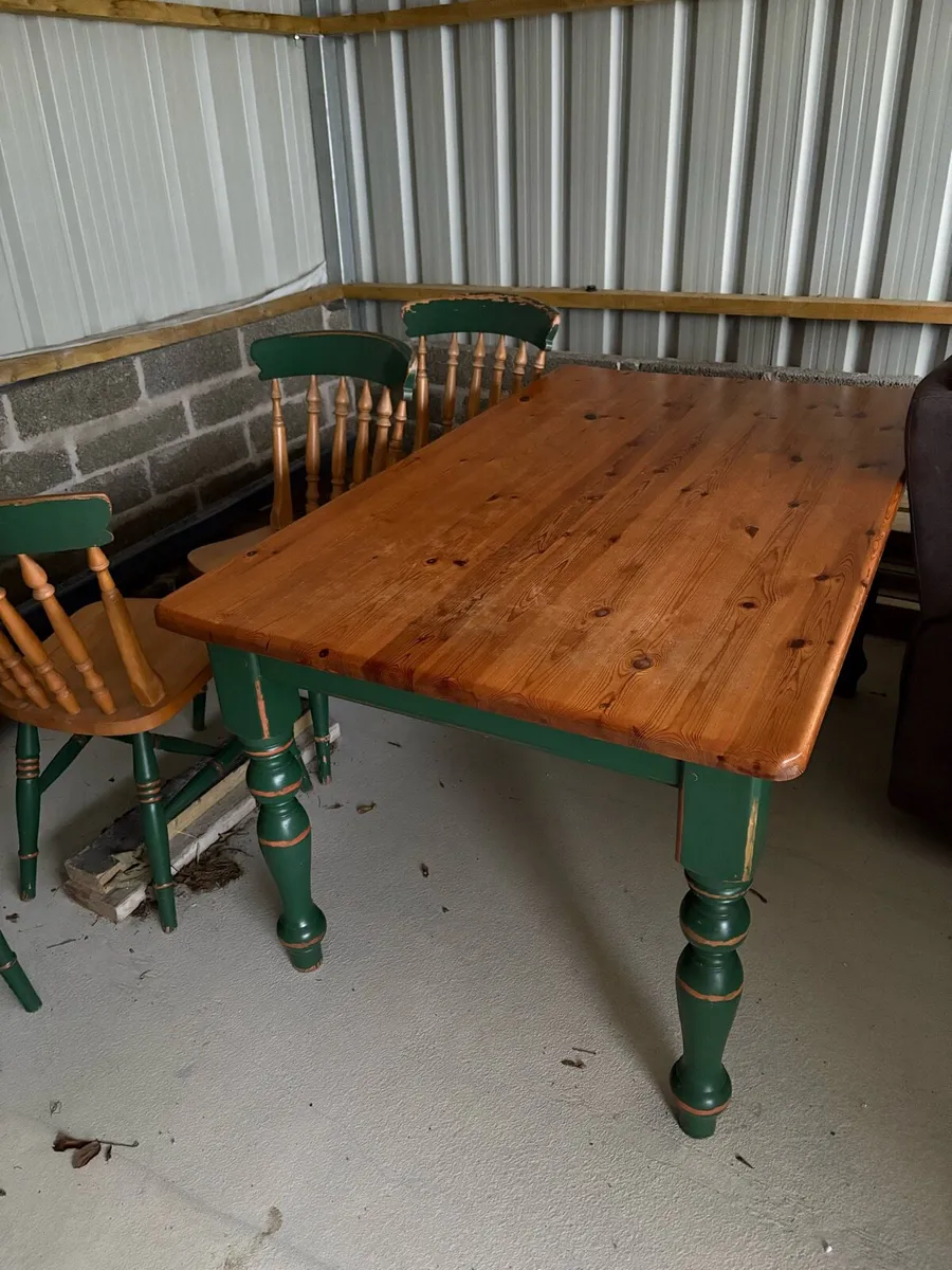 Table and 6 chairs - Image 1