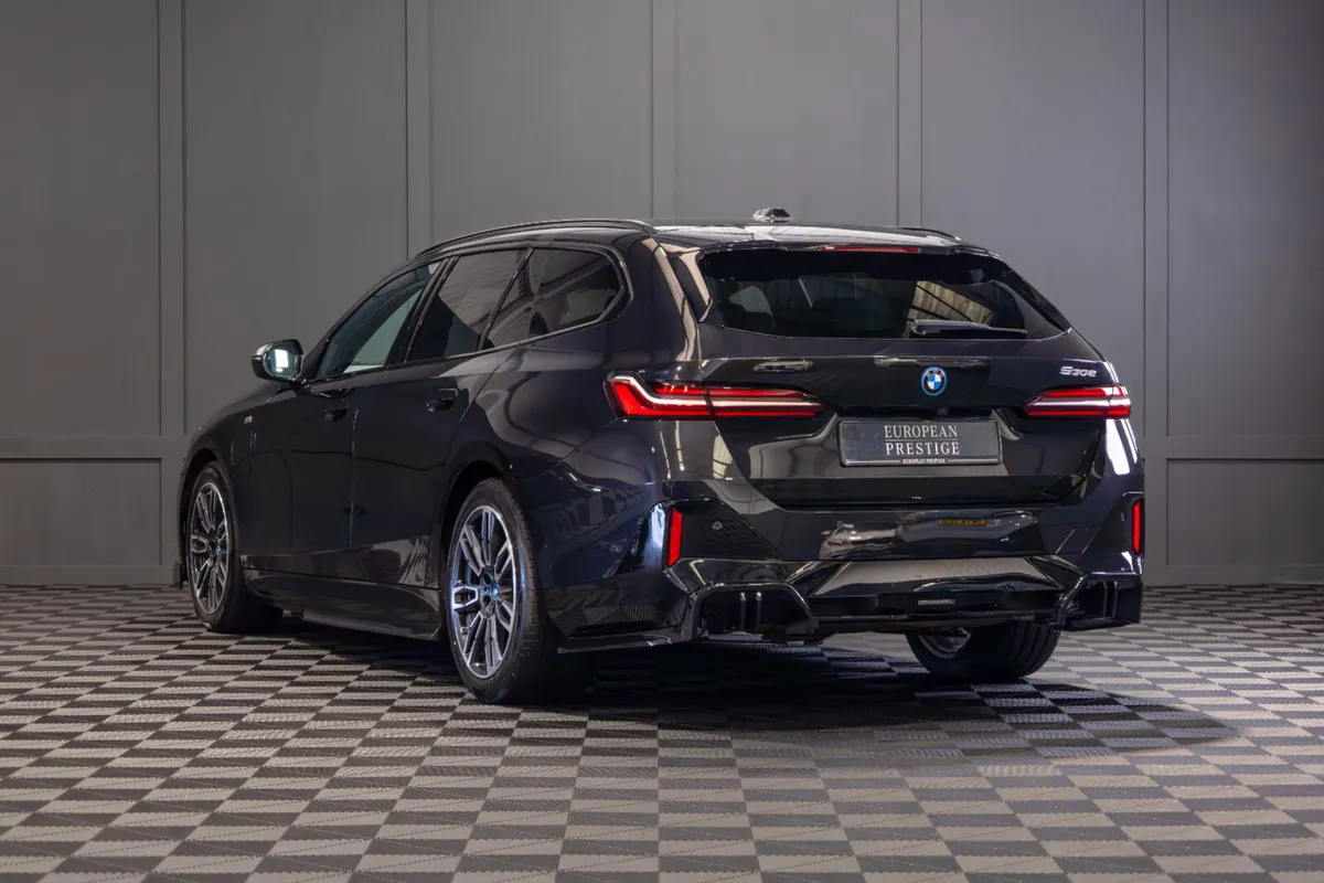 2025 BMW 5-Series 530e M-Sport - Image 4