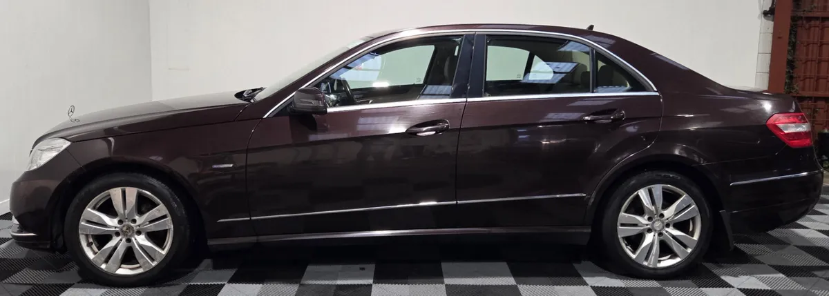 Mercedes-Benz E-Class 2012 - Image 3