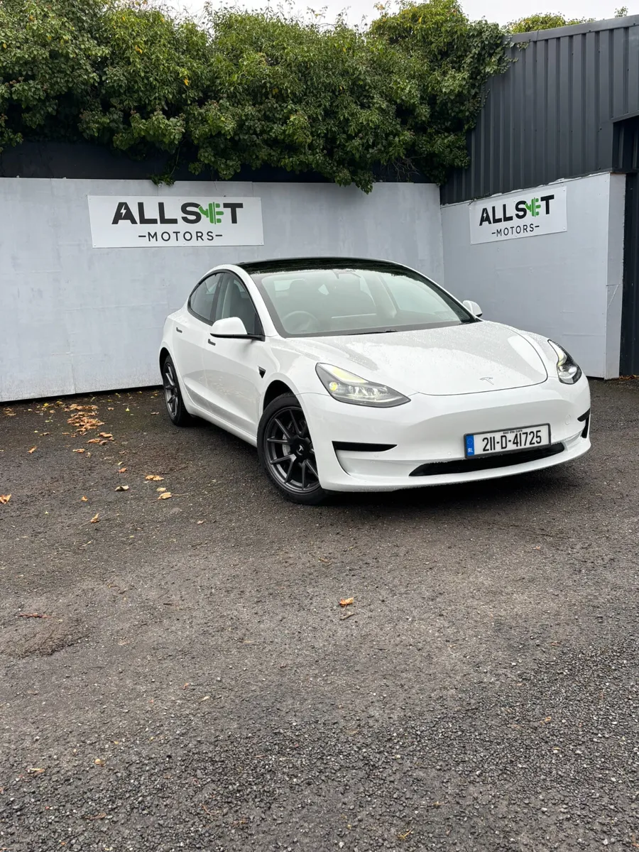 Tesla Model 3 2021 - Image 4