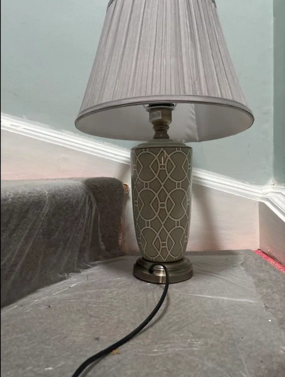 Table lamp