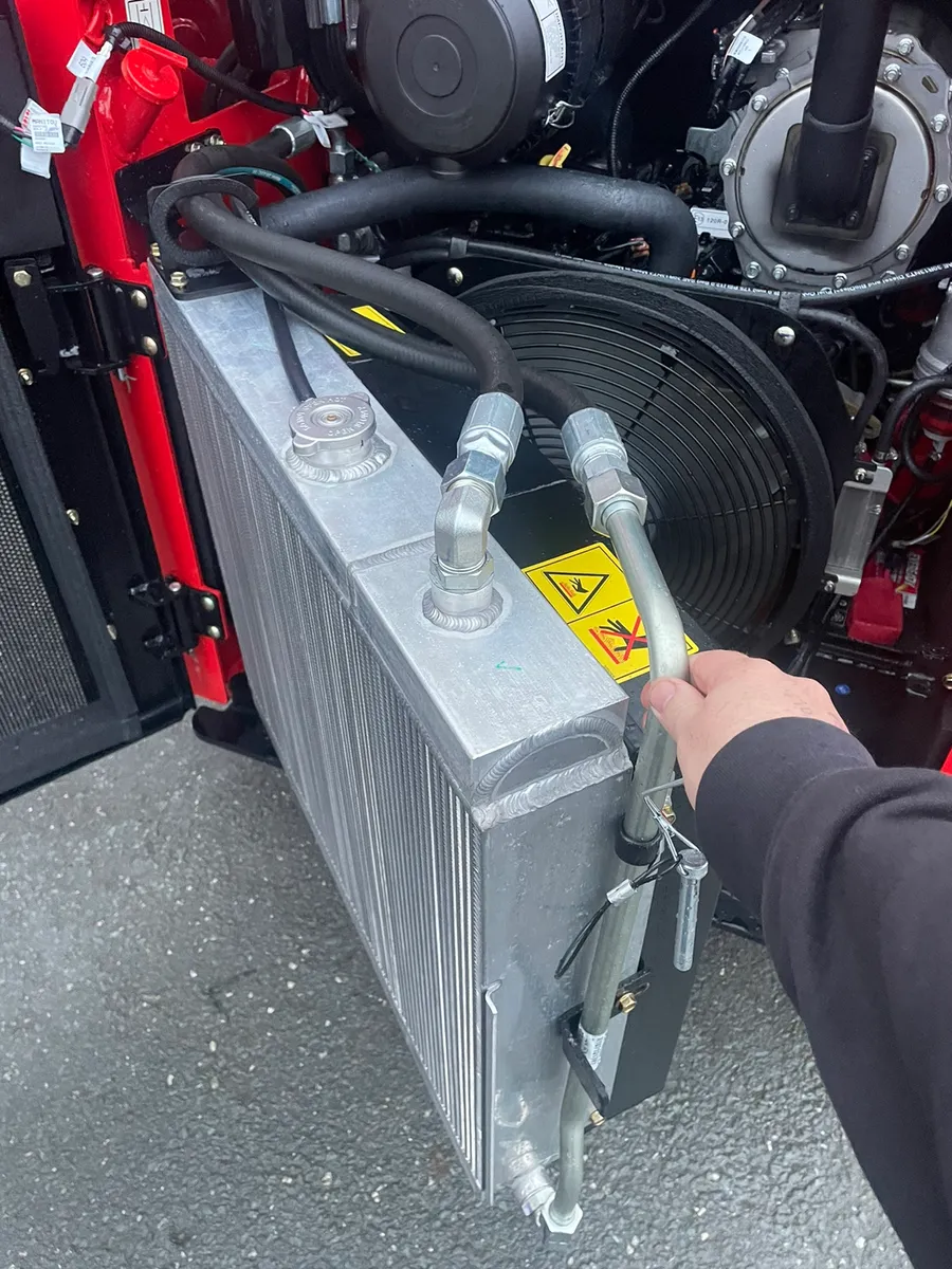 New manitou 1650r skidsteer - Image 4