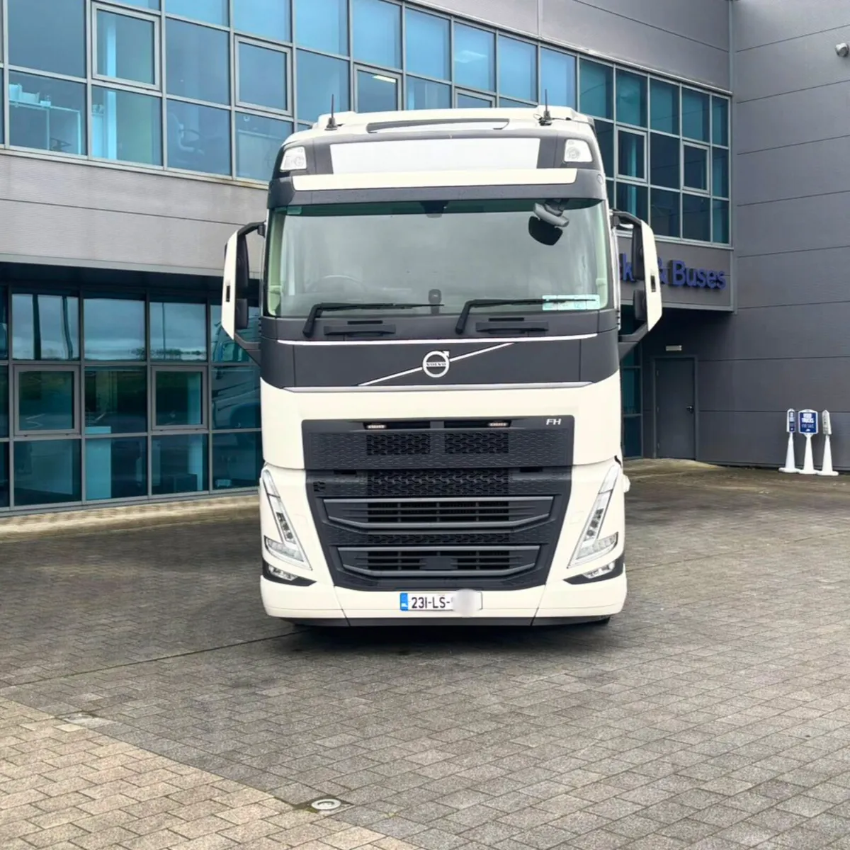 Volvo FH460 4x2 Turbo Compound - Image 2