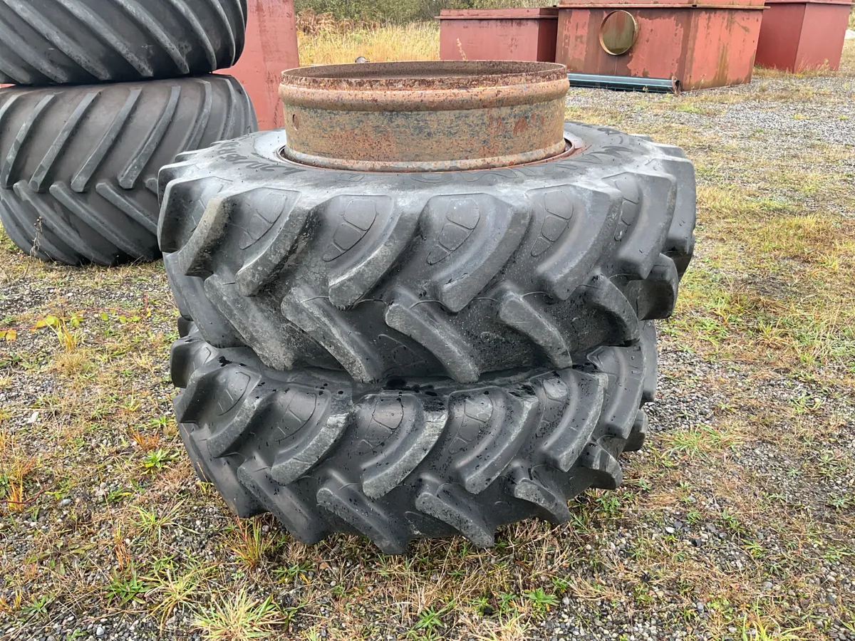 Pair Of 420/85R30 Duals For Auction - Image 4