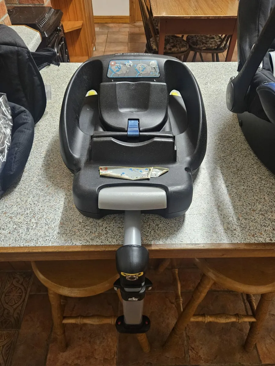 Maxi Cosi Car Seat (FREE) - Image 3
