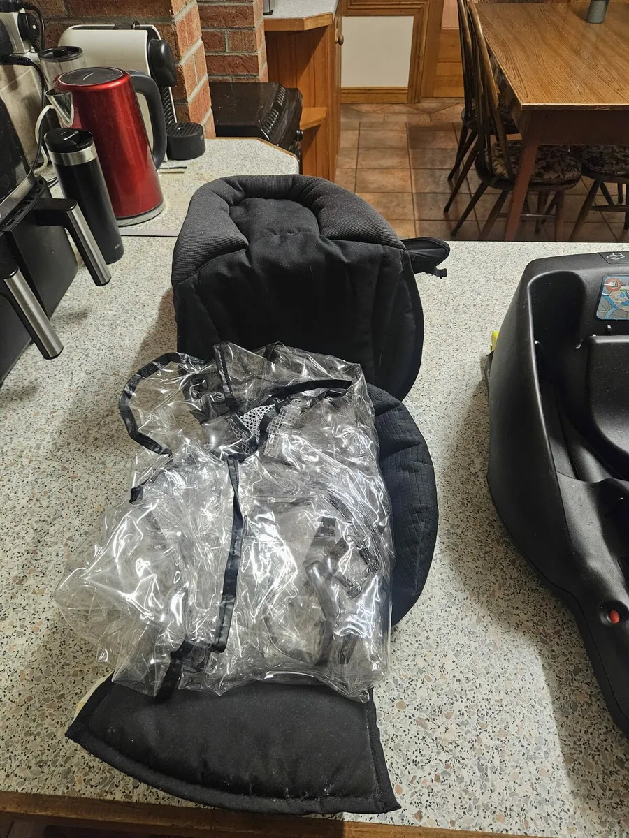 Maxi Cosi Car Seat (FREE) - Image 4