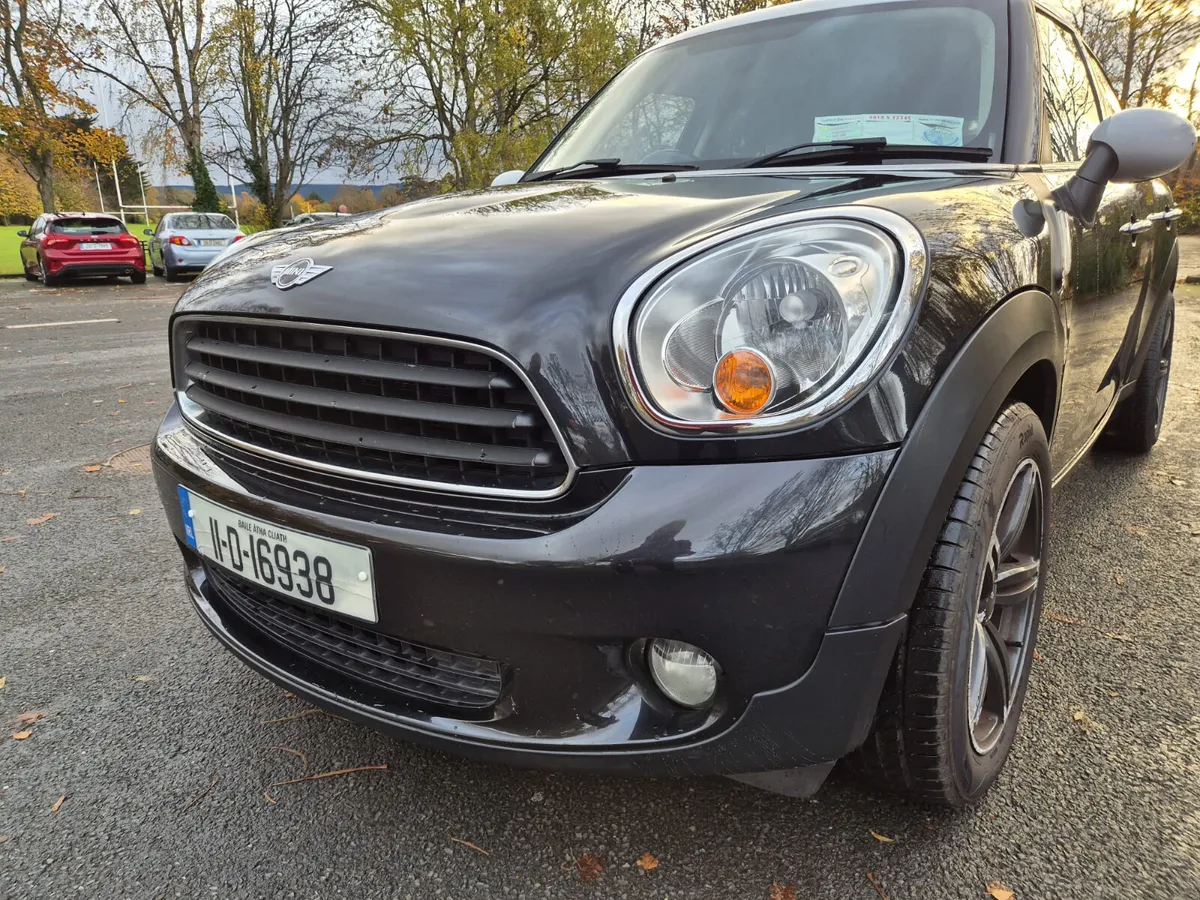 Absolutely Mint Mini Cooper 2011 - Image 2