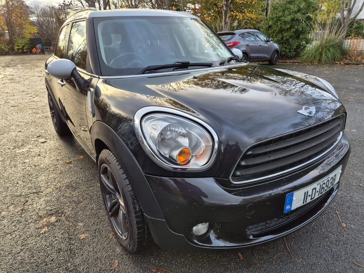 Absolutely Mint Mini Cooper 2011 - Image 1