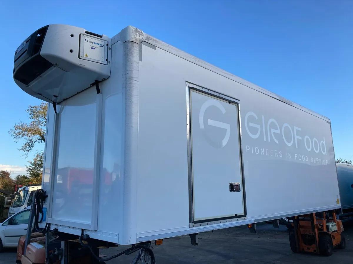 25 ft fridge body diesel motor +eletric stand by - Image 1