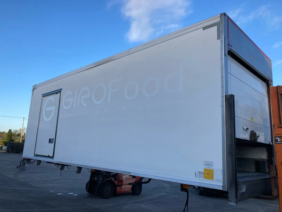 25 ft fridge body diesel motor +eletric stand by - Image 2