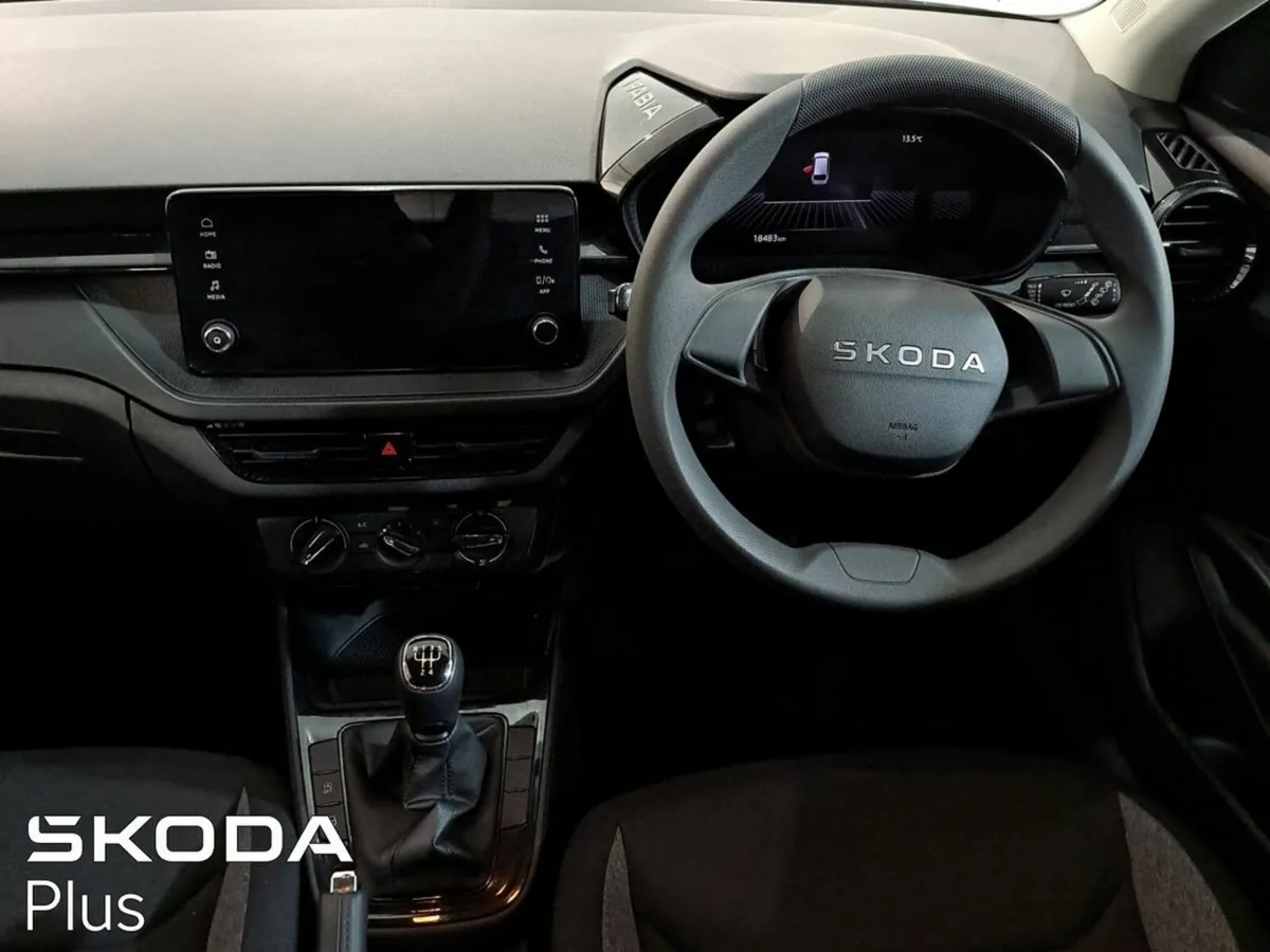 Skoda Fabia FABIA ESSENCE 1.0MPI 80HP - Image 4