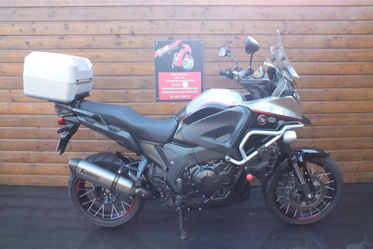 2017 Honda CrossTourer VFR1200X (Mint, Low Miles) - Image 4