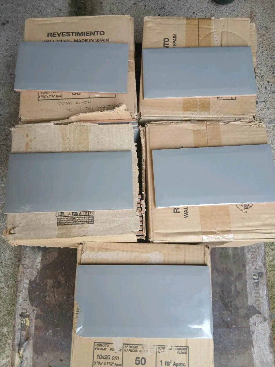 Bathroom/ kitchen tiles - Image 3