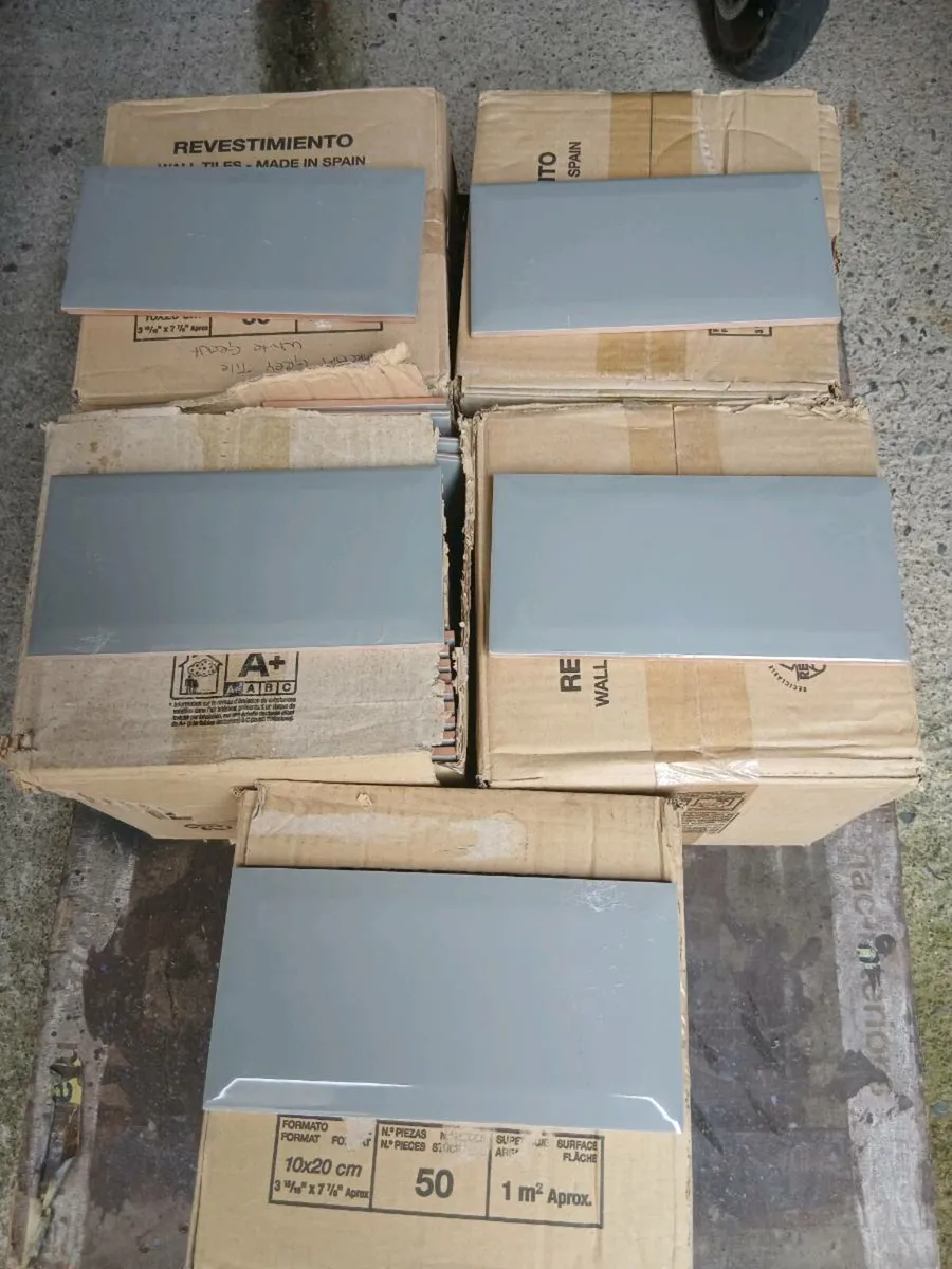 KITCHEN/BATHROOM TILE - Image 3