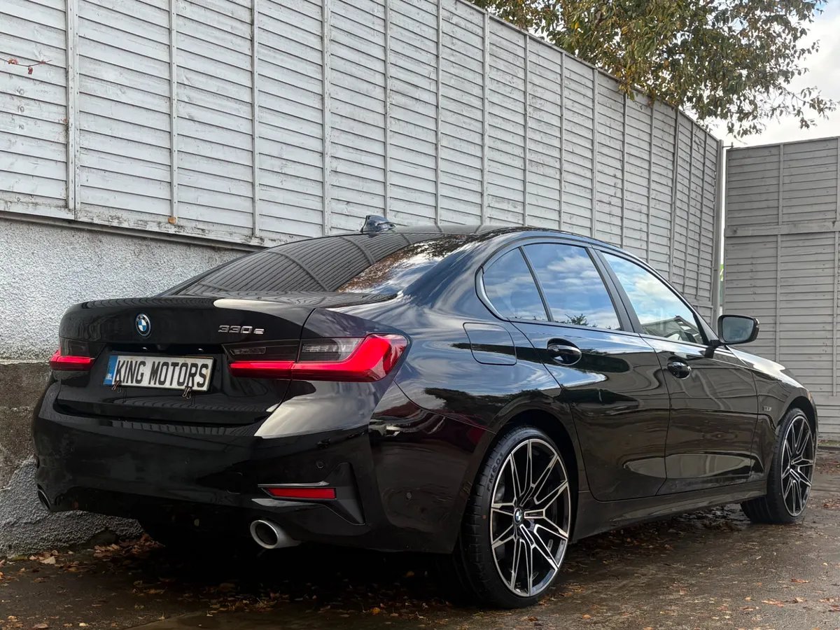 BMW 3-Series 2021 330e SE PRO AUTO / 20" UPGRADED - Image 3
