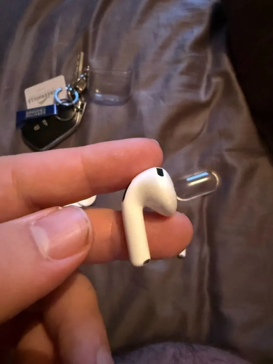 Apple air pods - Image 3