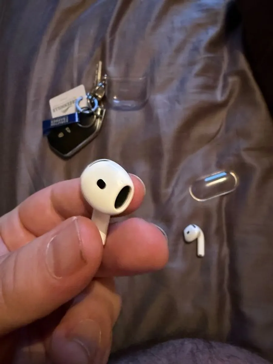 Apple air pods - Image 4