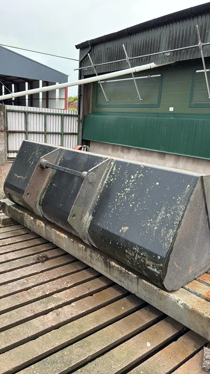 BUCKET BRUSH - Image 1