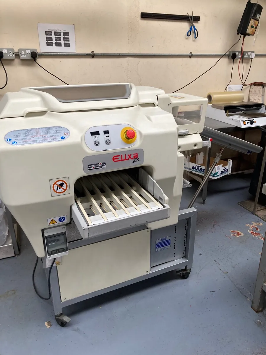 Over wrapping machine - Image 1