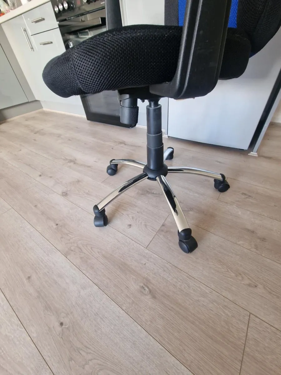 Office chair - Image 3