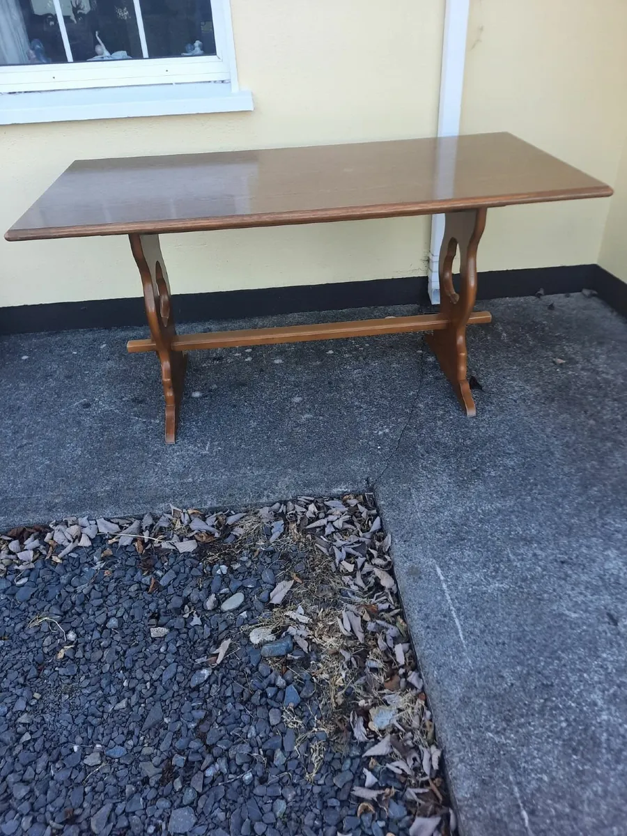 Kitchen table - Image 1