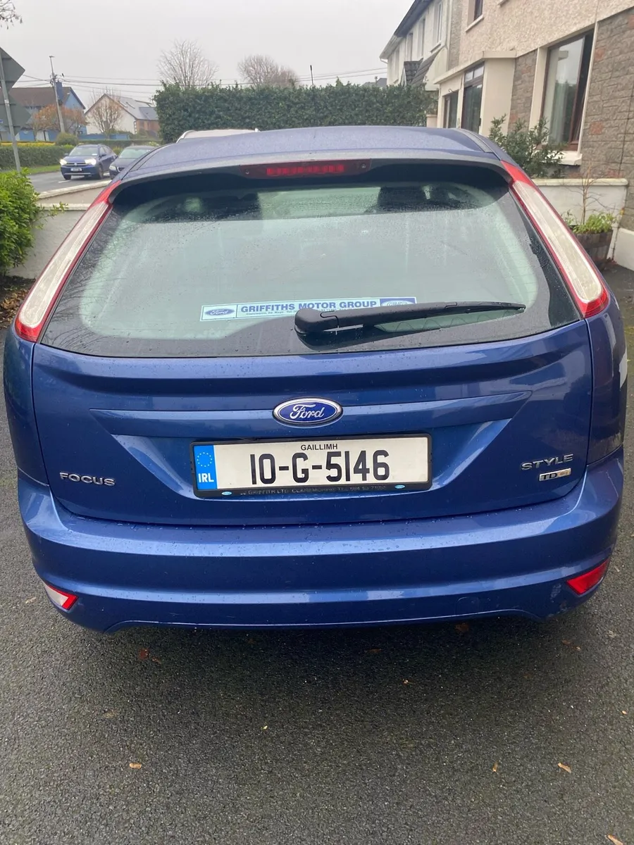 Ford Focus 2010 - Image 2