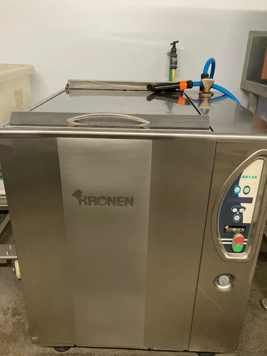 Salad & vegetable washing and spinning machine - Image 1