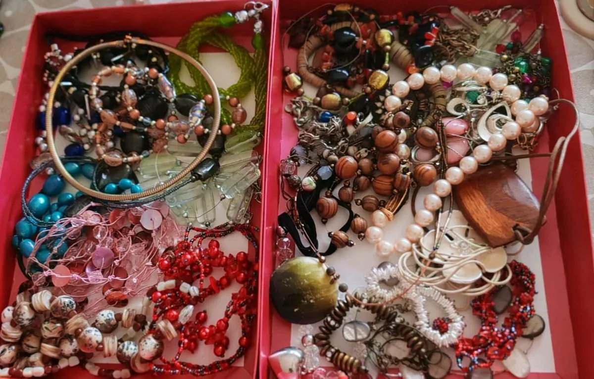 Large collection of necklaces, - Image 2