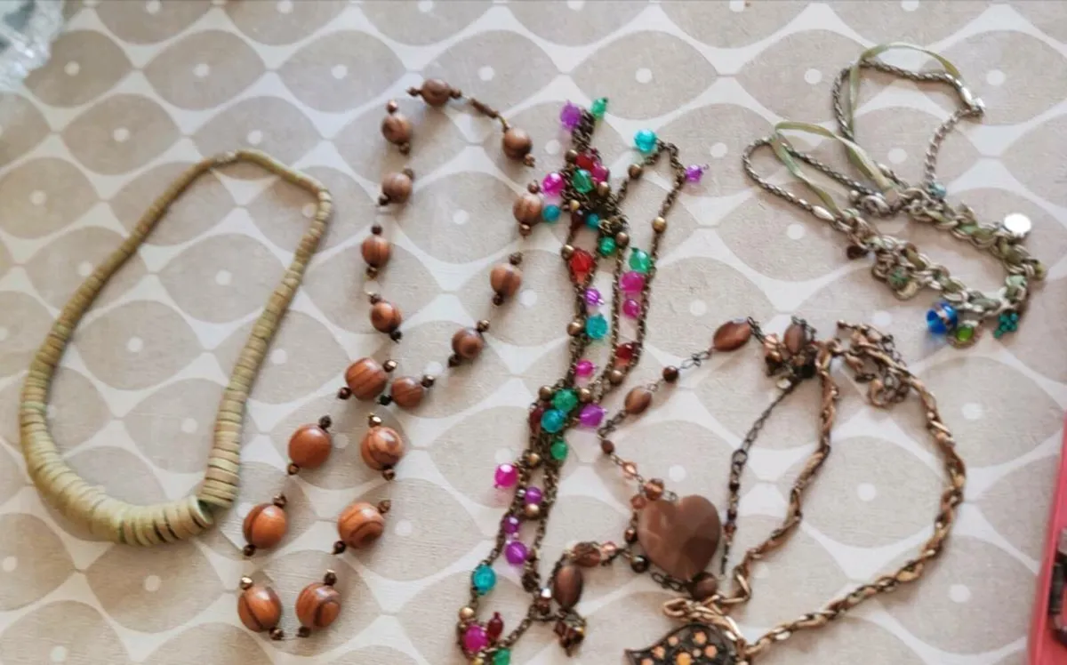 Large collection of necklaces, - Image 3