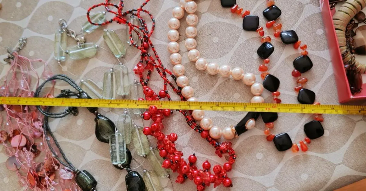 Large collection of necklaces, - Image 4