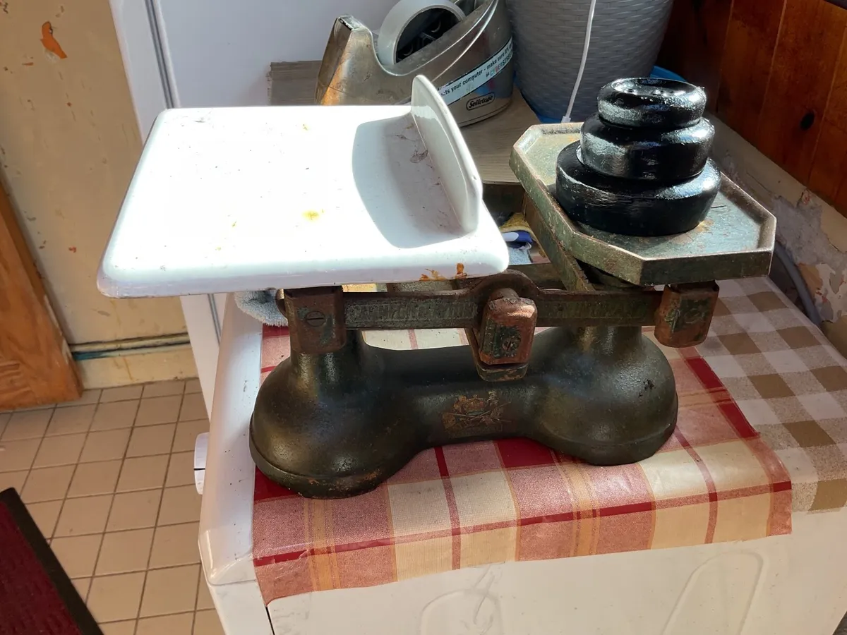 Vintage kitchen scales - Image 1