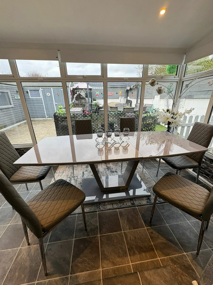Table and 6 chairs - Image 3