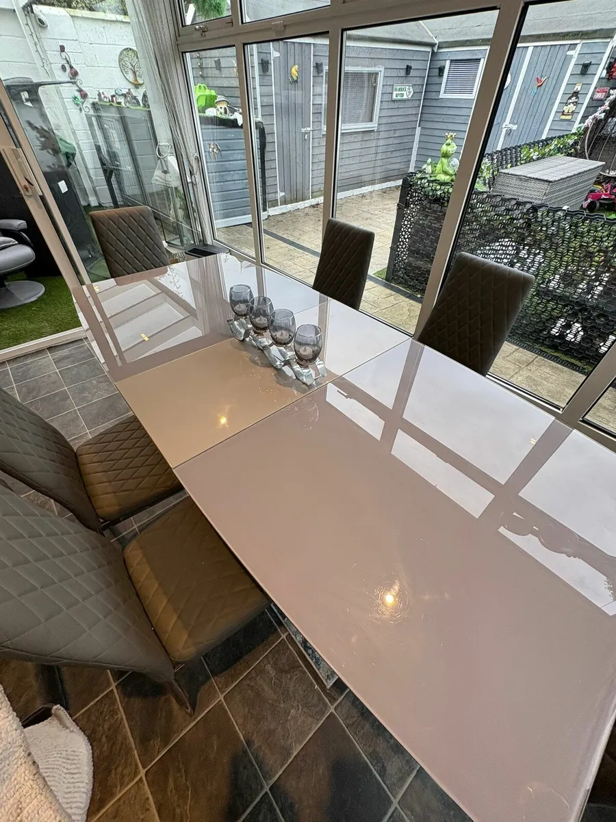 Table and 6 chairs - Image 4