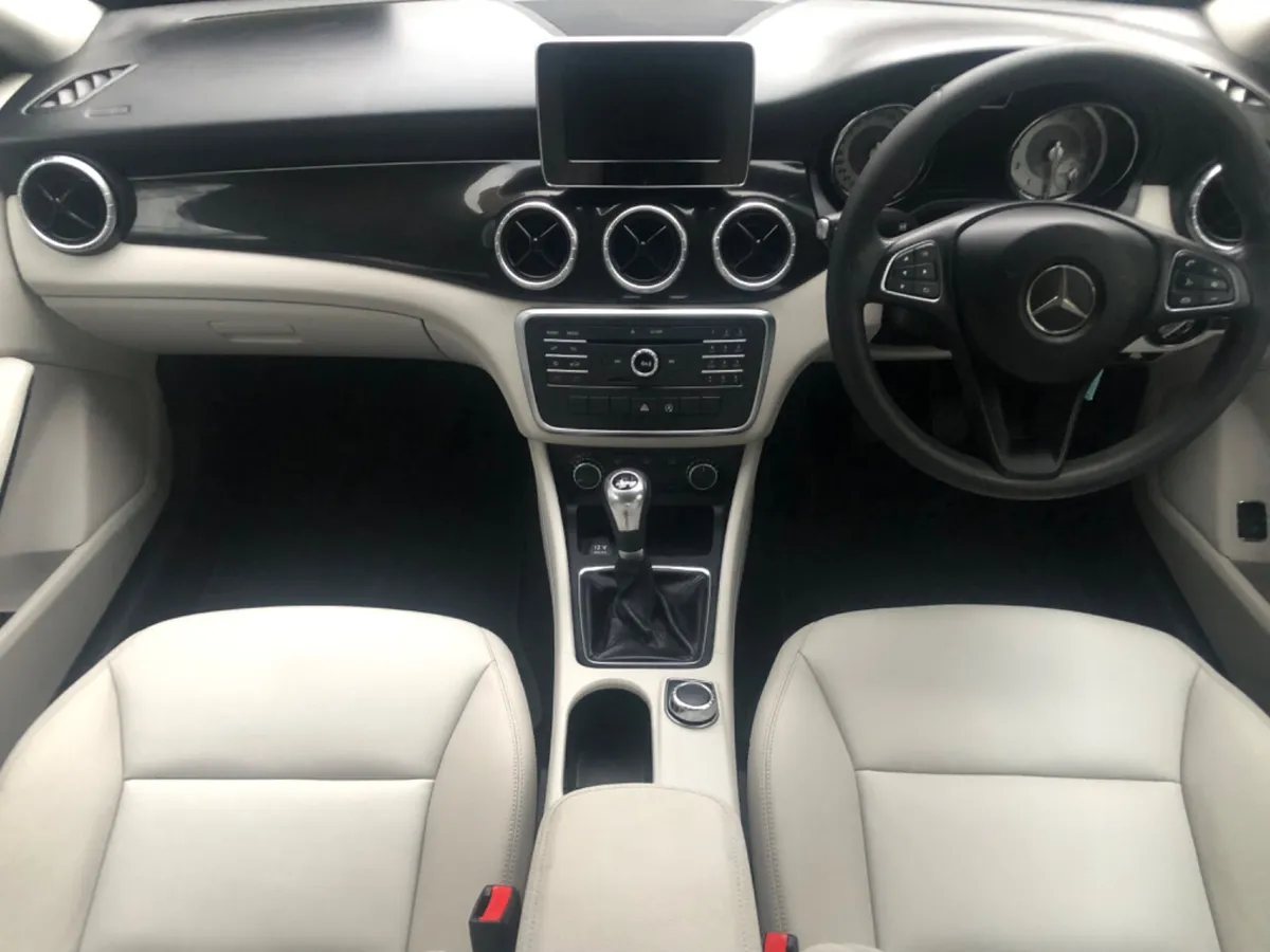 2015 MERCEDES CLA LEATHER only 54000kms - Image 4