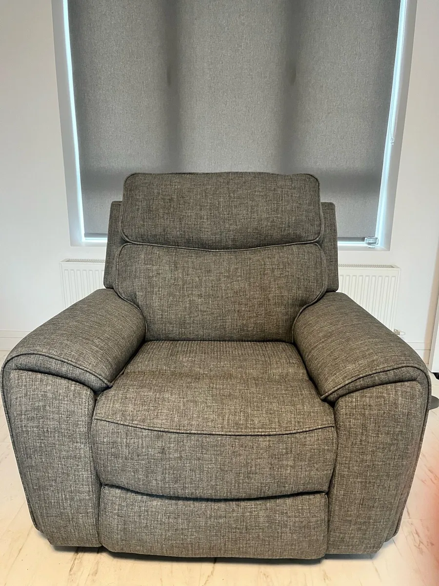 Arm chair recliner - Image 1