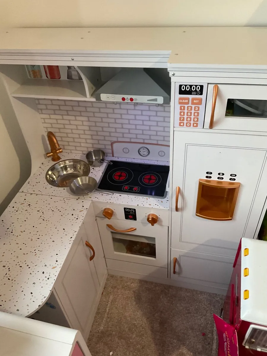 Wooden kitchen, lights & sounds - Image 2